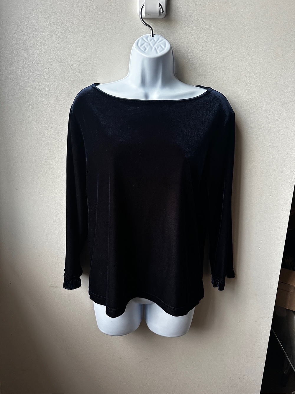 Harold’s Navy Blue Velvet Top L Boat Neck Ruffle Cuff Romantic Y2K